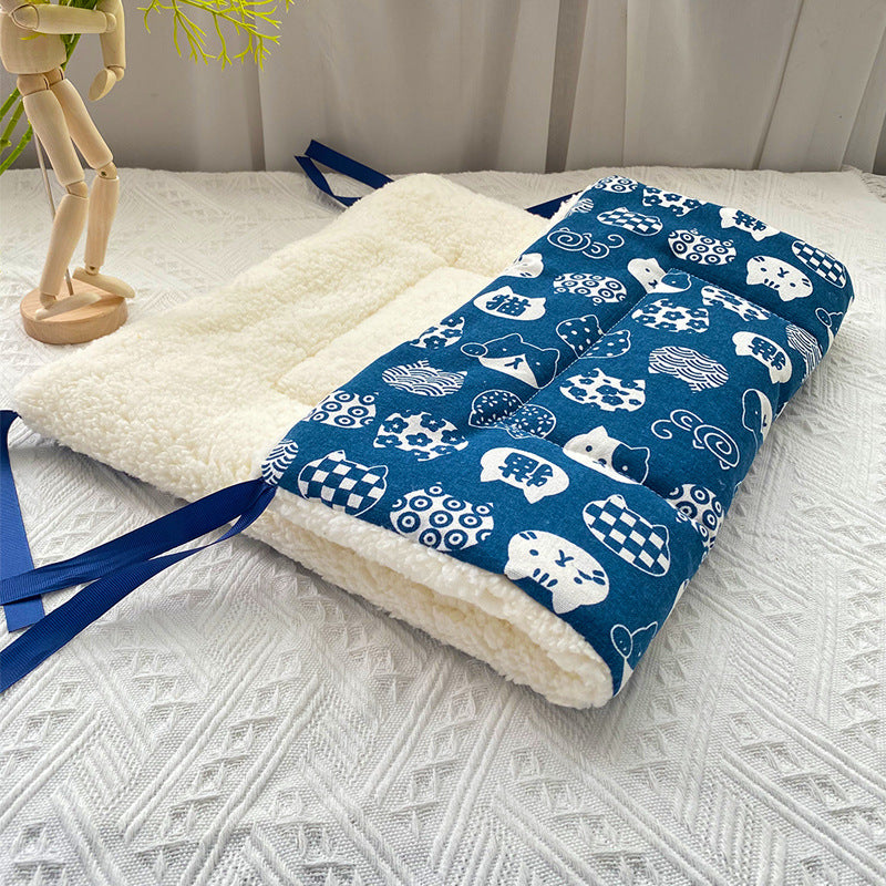 Cat Cage Platform Mat - white cat pattern on Blue background (40x60cm)